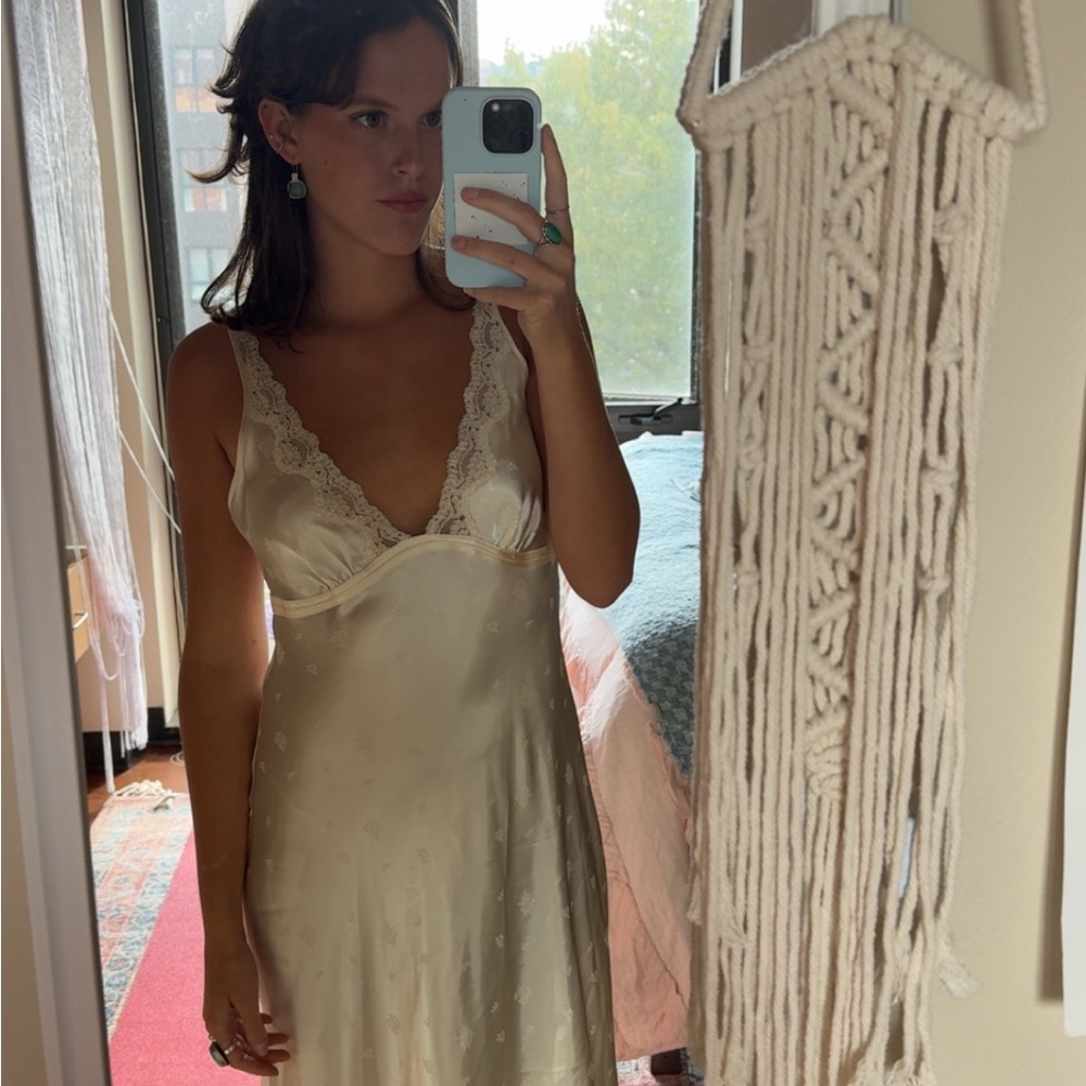 Jones New York Cream Lace Chemise